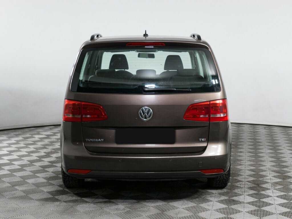 Volkswagen Touran с пробегом — 2011 год. Фото: #4