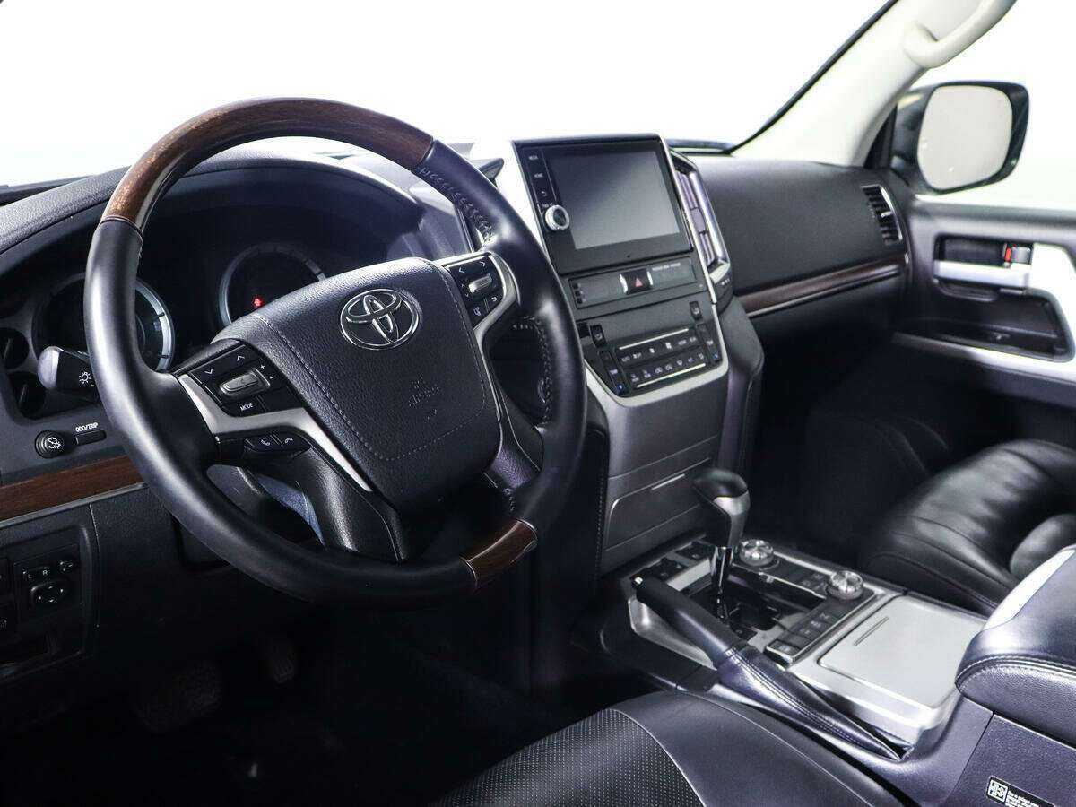 Toyota Land Cruiser с пробегом — 2017 год. Фото: #11
