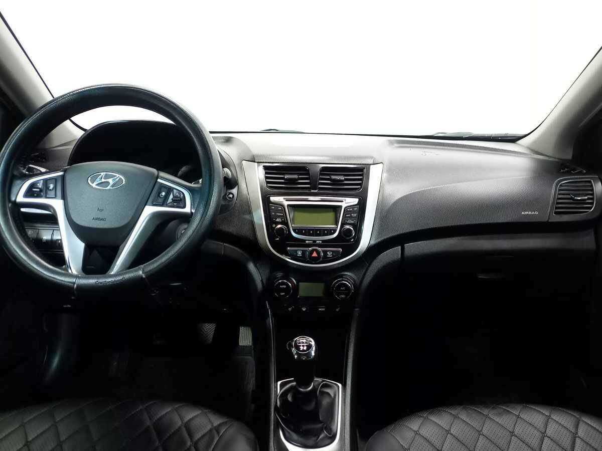 Hyundai Solaris с пробегом — 2011 год. Фото: #8