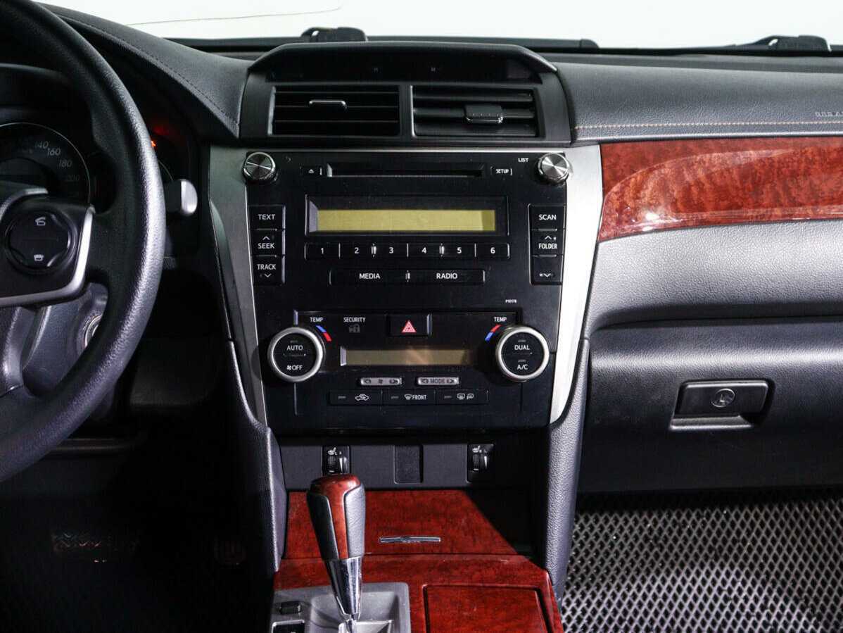 Toyota Camry с пробегом — 2013 год. Фото: #12