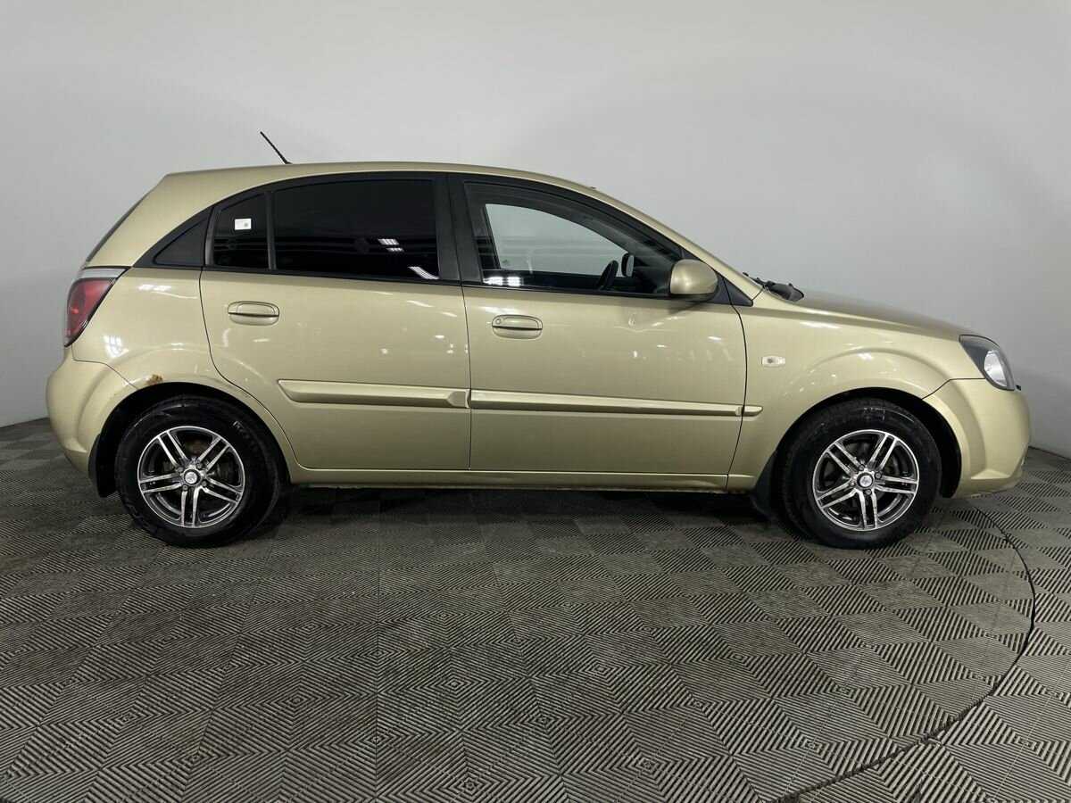Kia Rio с пробегом — 2010 год. Фото: #3