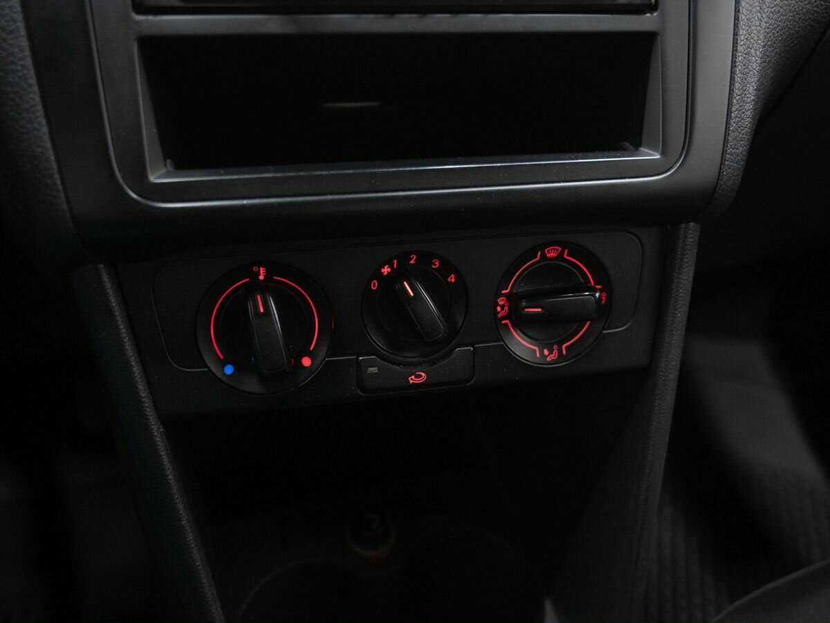 Volkswagen Polo с пробегом — 2010 год. Фото: #15
