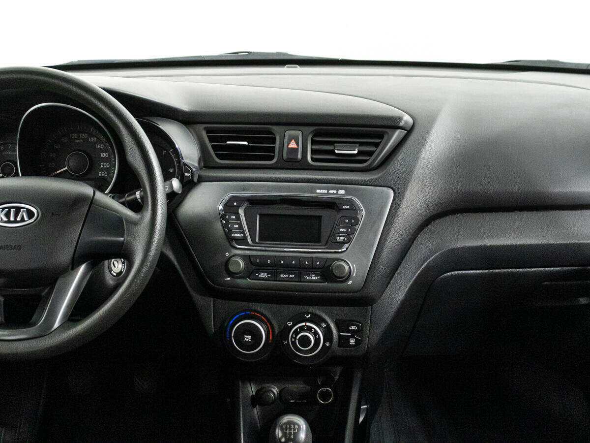 Kia Rio с пробегом — 2011 год. Фото: #13