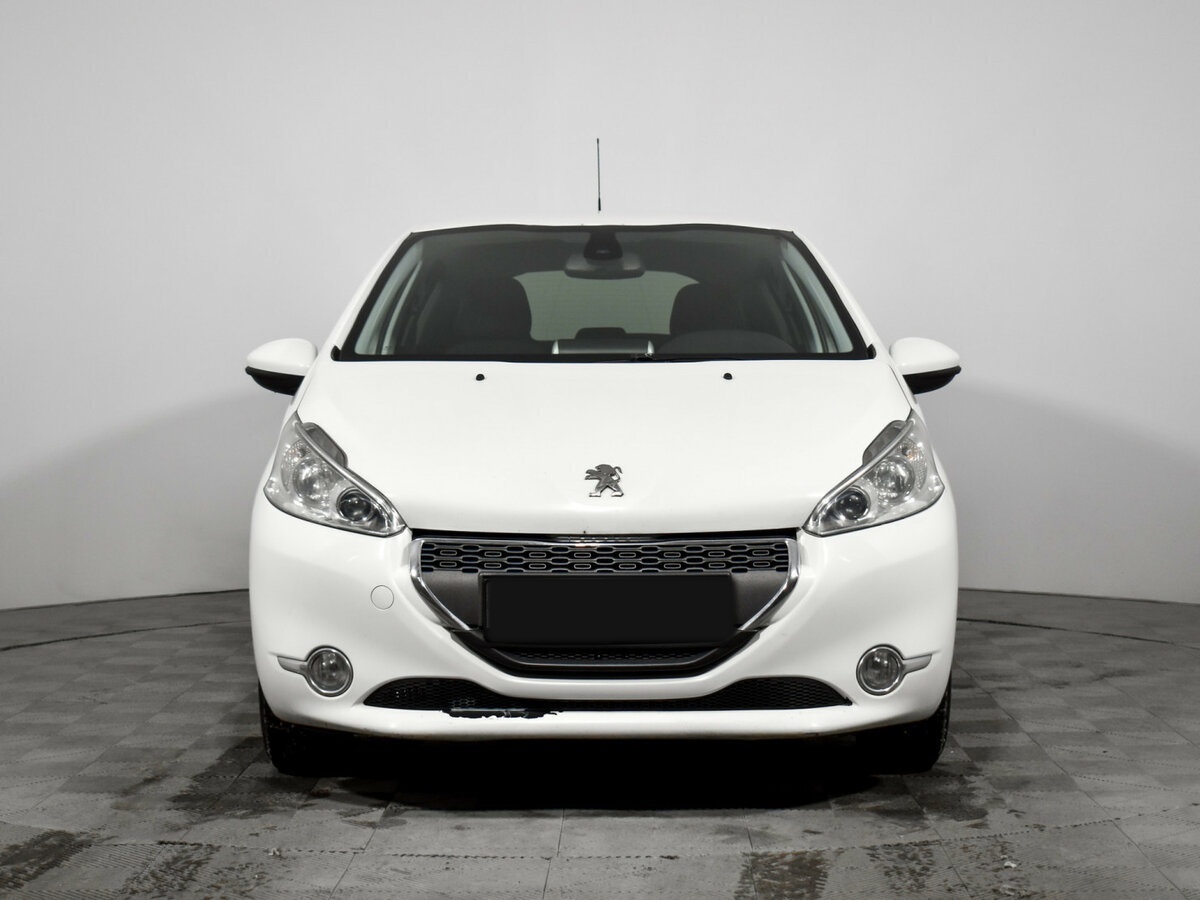Peugeot 208 с пробегом — 2013 год. Фото: #1