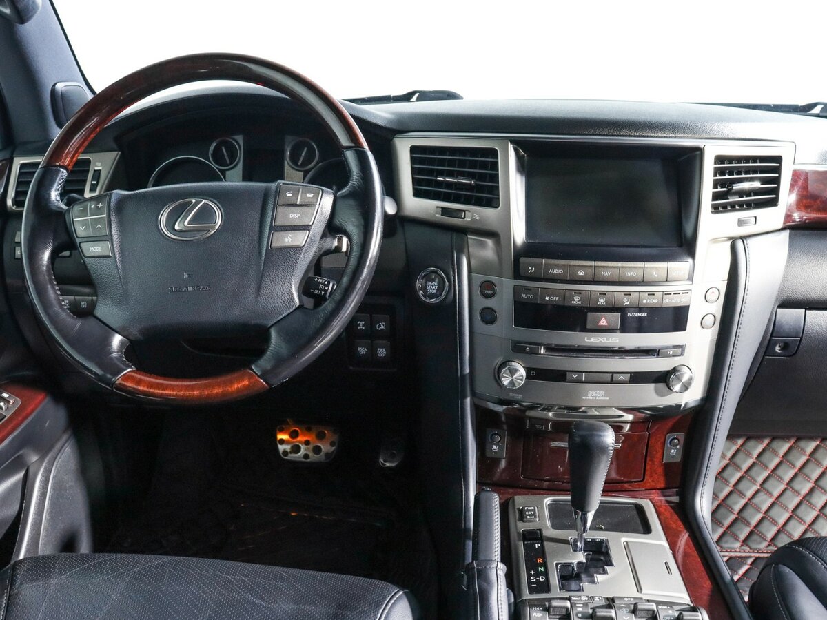 Lexus LX с пробегом — 2015 год. Фото: #11