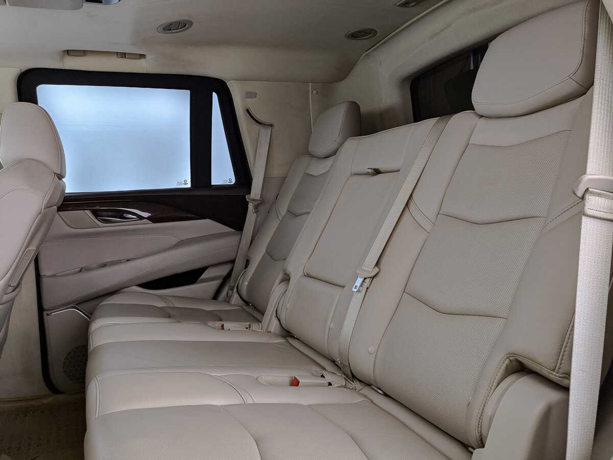 Cadillac Escalade с пробегом — 2016 год. Фото: #15