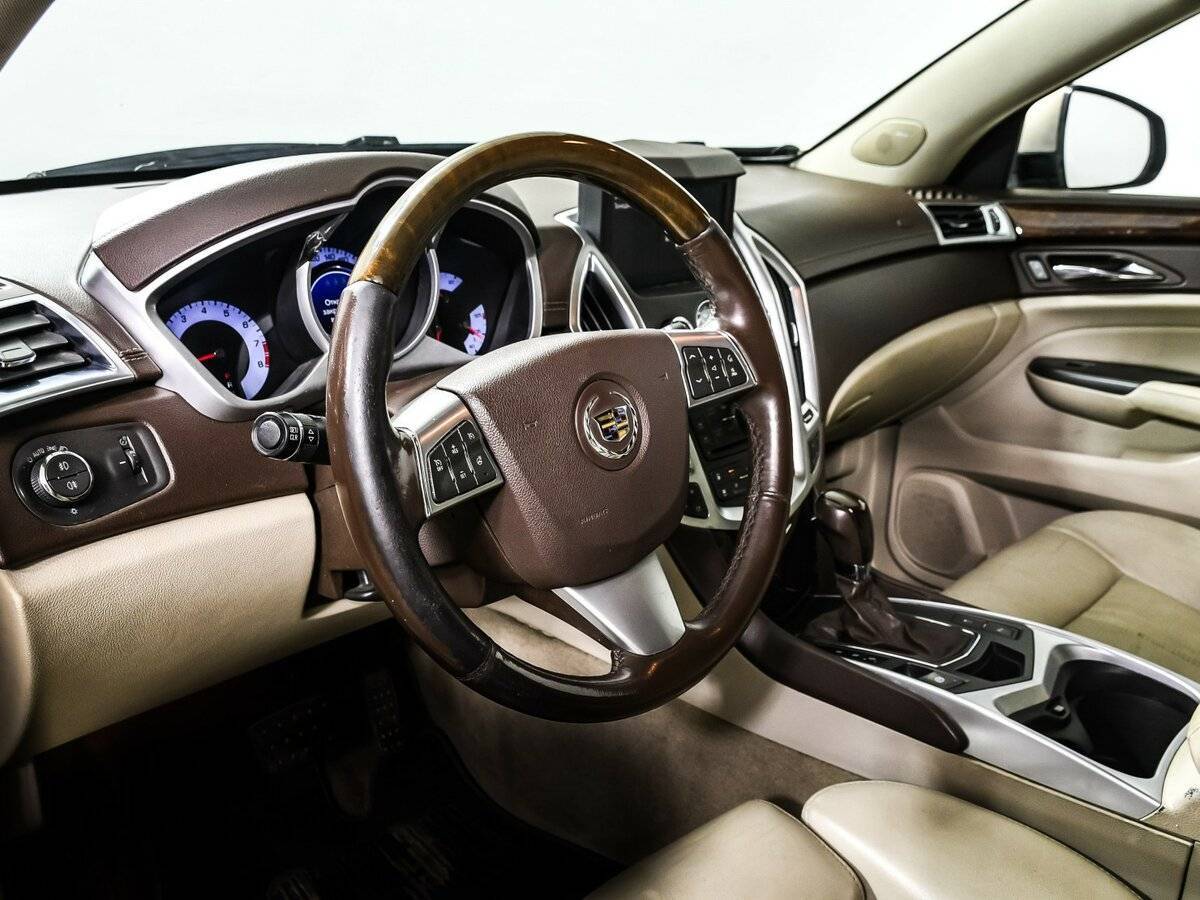 Cadillac SRX с пробегом — 2011 год. Фото: #12