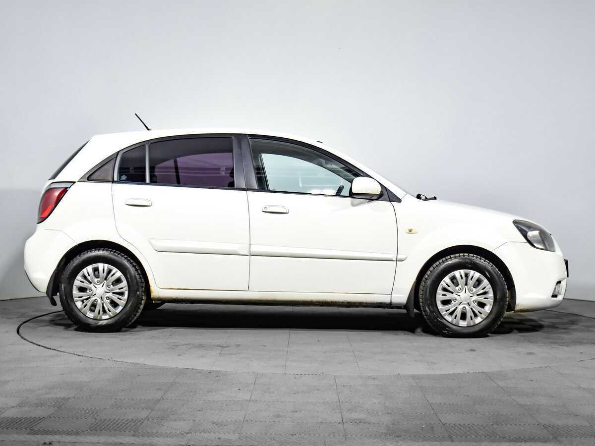 Kia Rio с пробегом — 2010 год. Фото: #3