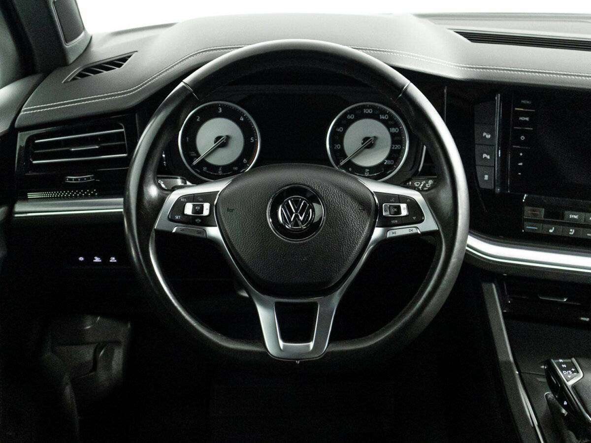 Volkswagen Touareg с пробегом — 2018 год. Фото: #23