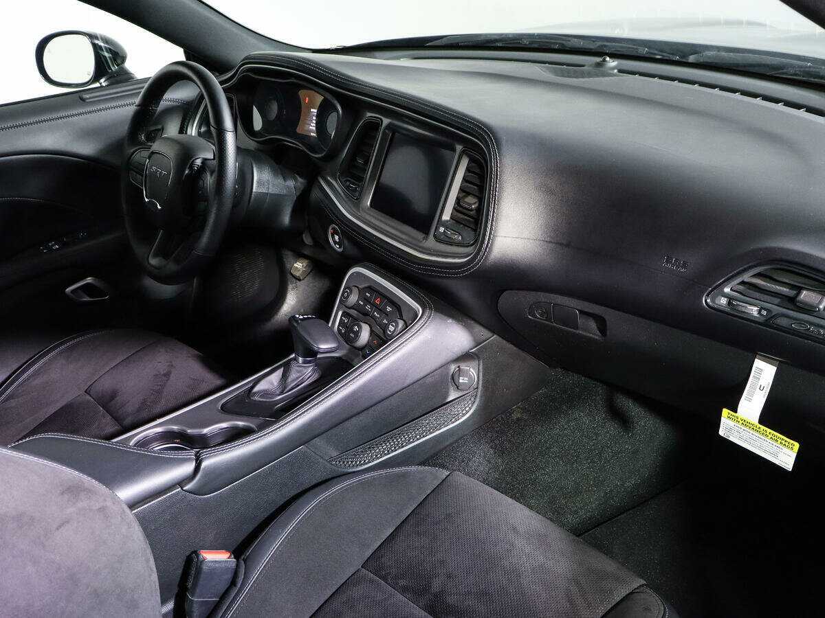Dodge Challenger с пробегом — 2022 год. Фото: #8