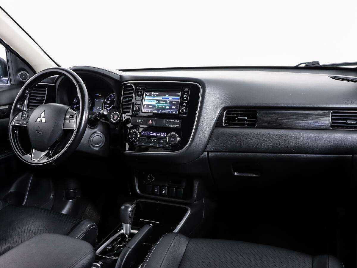Mitsubishi Outlander с пробегом — 2017 год. Фото: #6