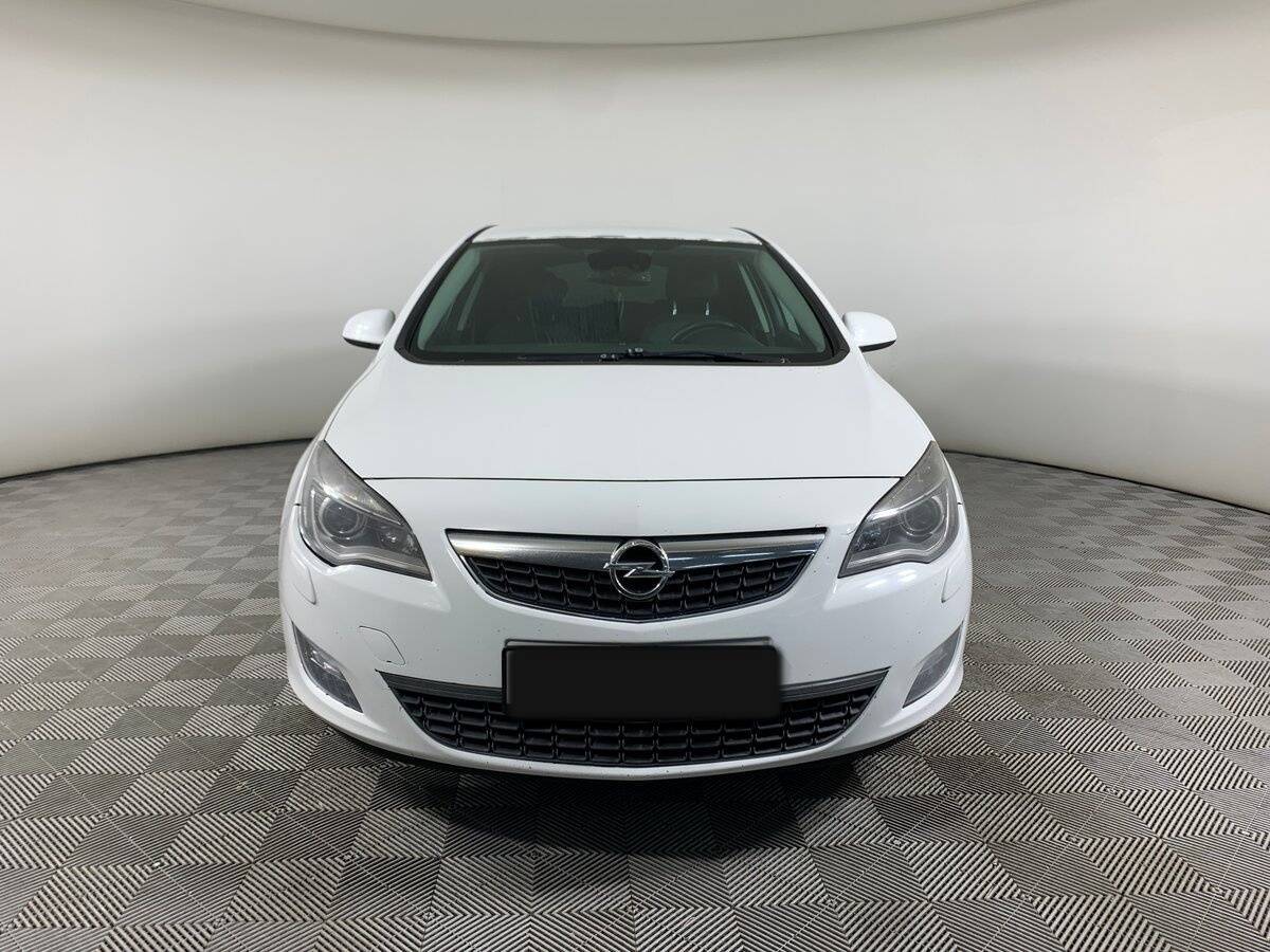 Opel Astra с пробегом — 2011 год. Фото: #1
