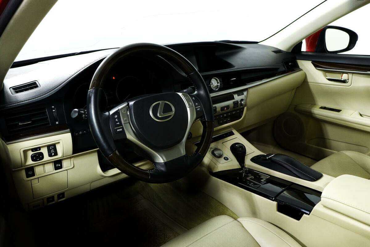 Lexus ES с пробегом — 2013 год. Фото: #12