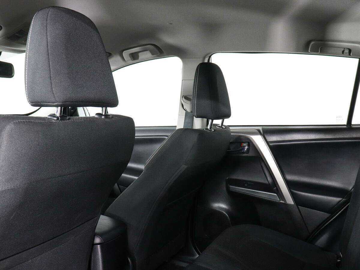 Toyota RAV4 с пробегом — 2019 год. Фото: #11