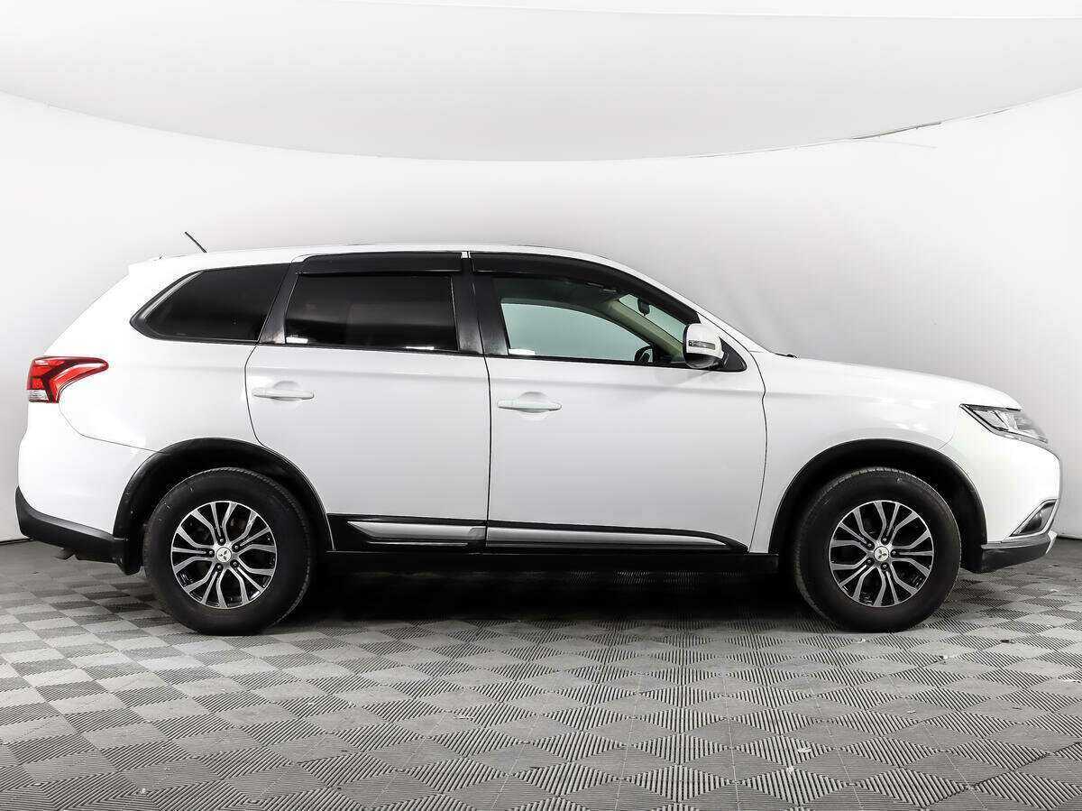 Mitsubishi Outlander с пробегом — 2016 год. Фото: #3