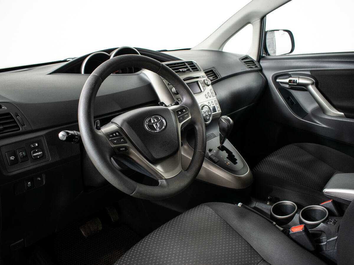 Toyota Verso с пробегом — 2010 год. Фото: #1