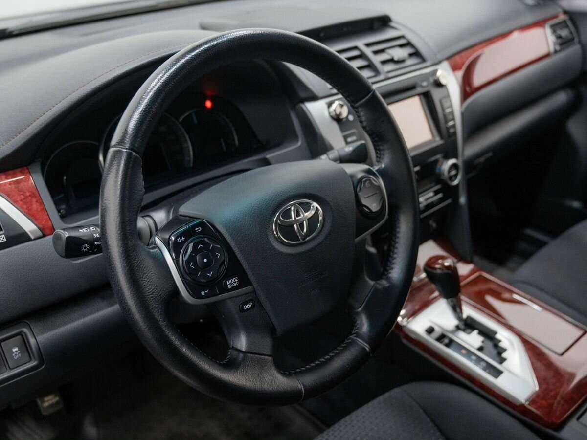 Toyota Camry с пробегом — 2014 год. Фото: #20