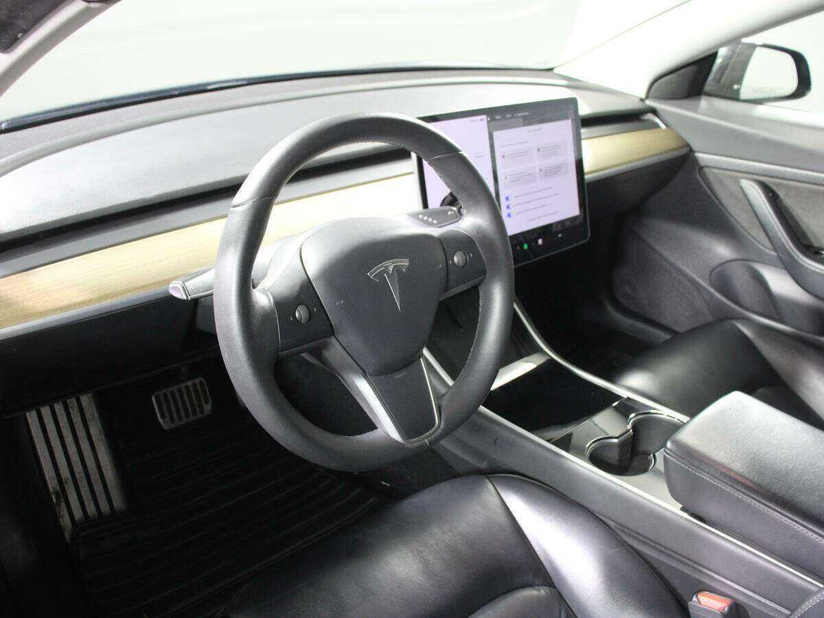 Tesla Model 3 с пробегом — 2019 год. Фото: #12
