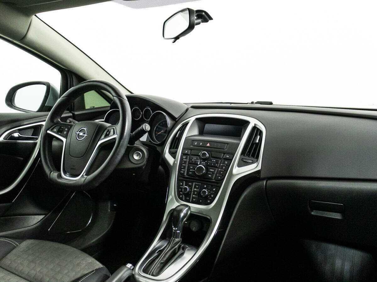 Opel Astra с пробегом — 2013 год. Фото: #8