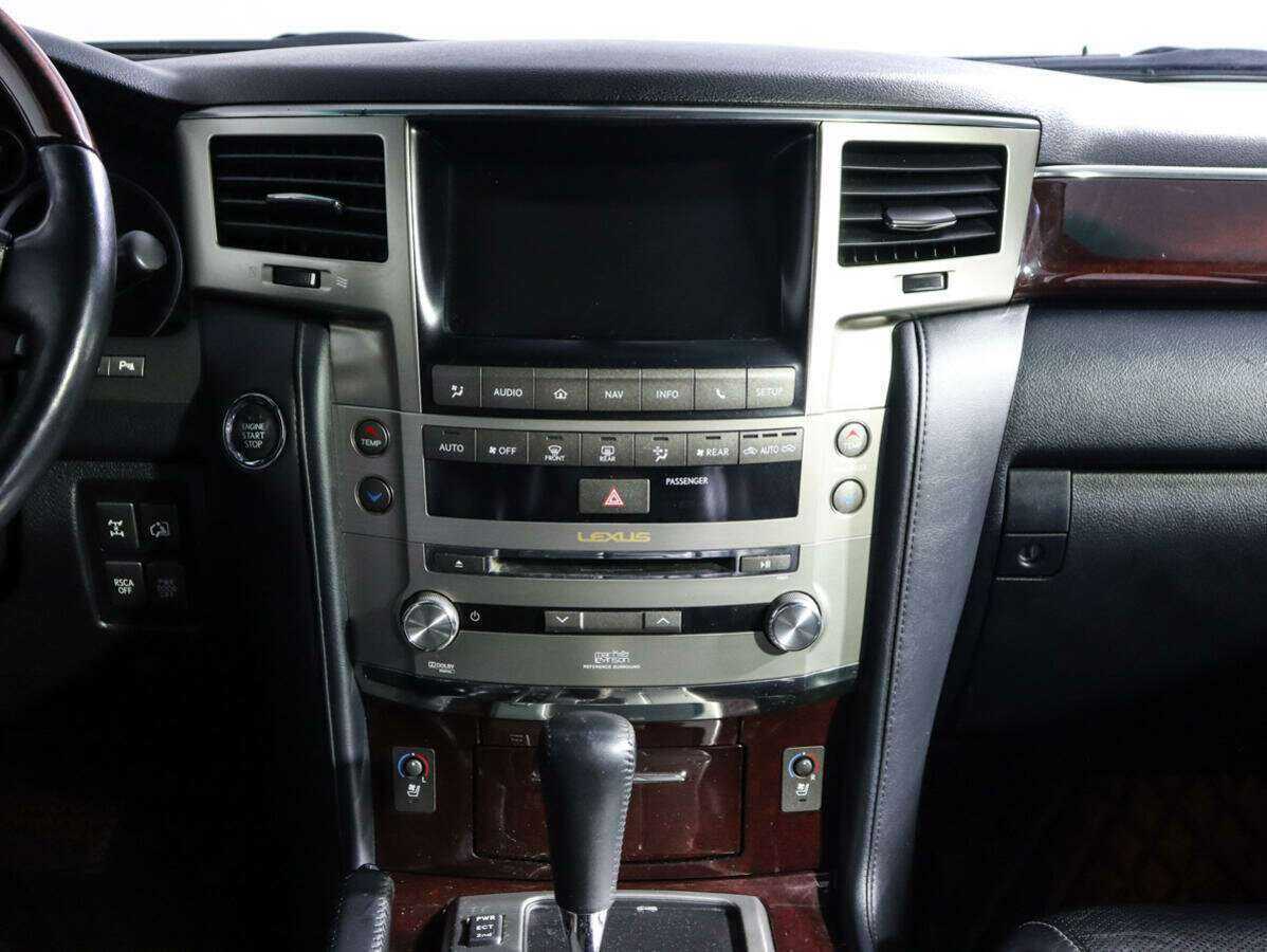 Lexus LX с пробегом — 2012 год. Фото: #11