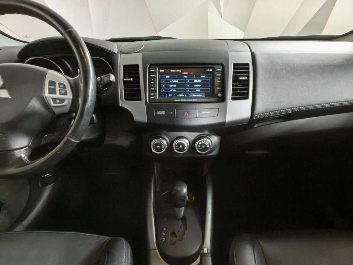 Mitsubishi Outlander с пробегом — 2011 год. Фото: #10