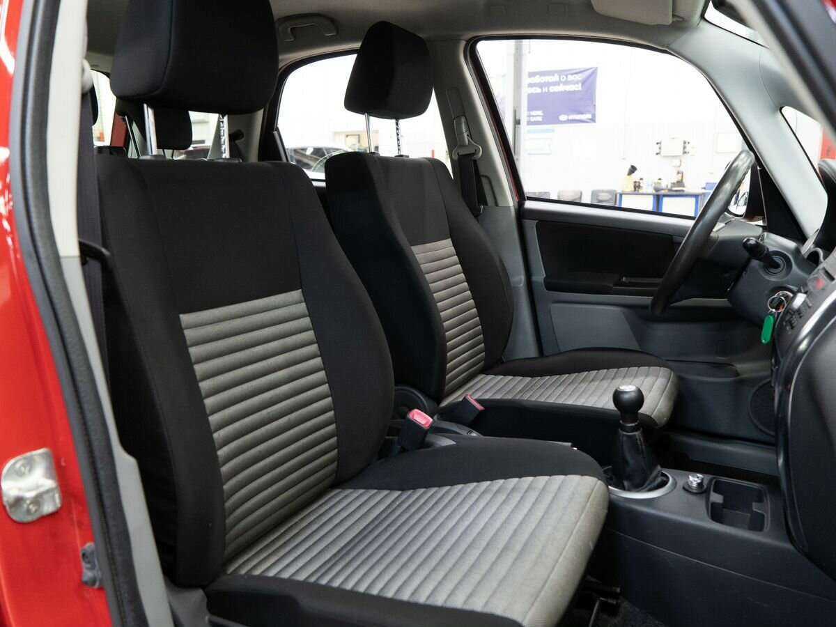 Suzuki SX4 с пробегом — 2010 год. Фото: #8