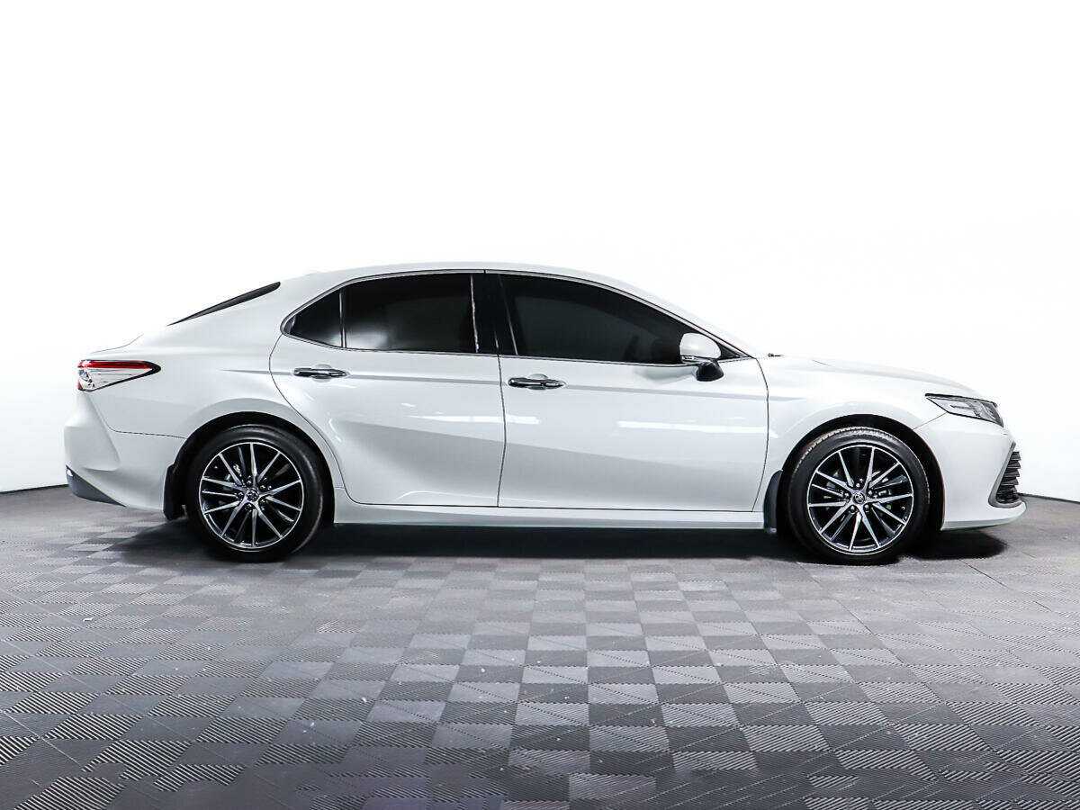 Toyota Camry с пробегом — 2022 год. Фото: #3