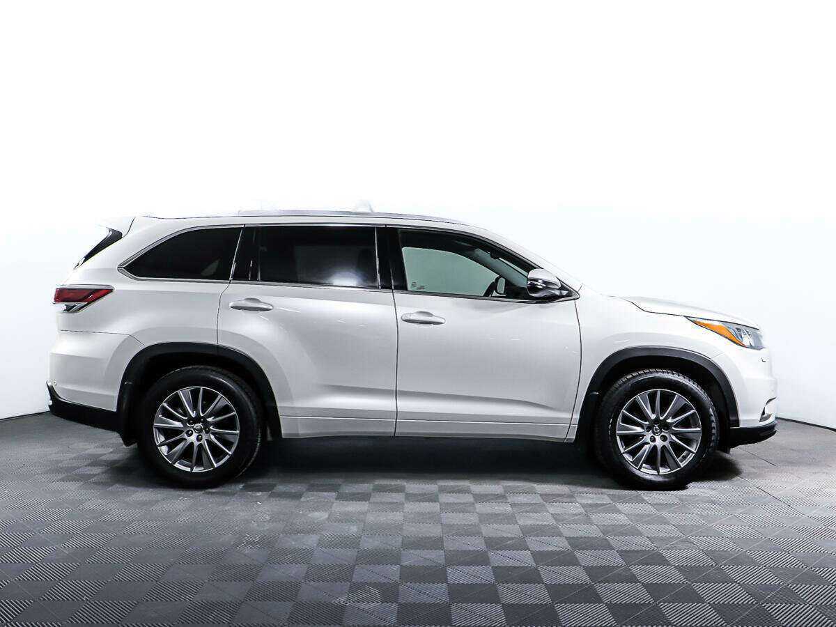 Toyota Highlander с пробегом — 2015 год. Фото: #3