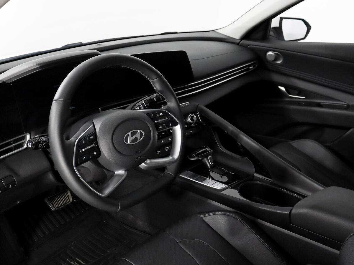 Hyundai Elantra с пробегом — 2024 год. Фото: #8