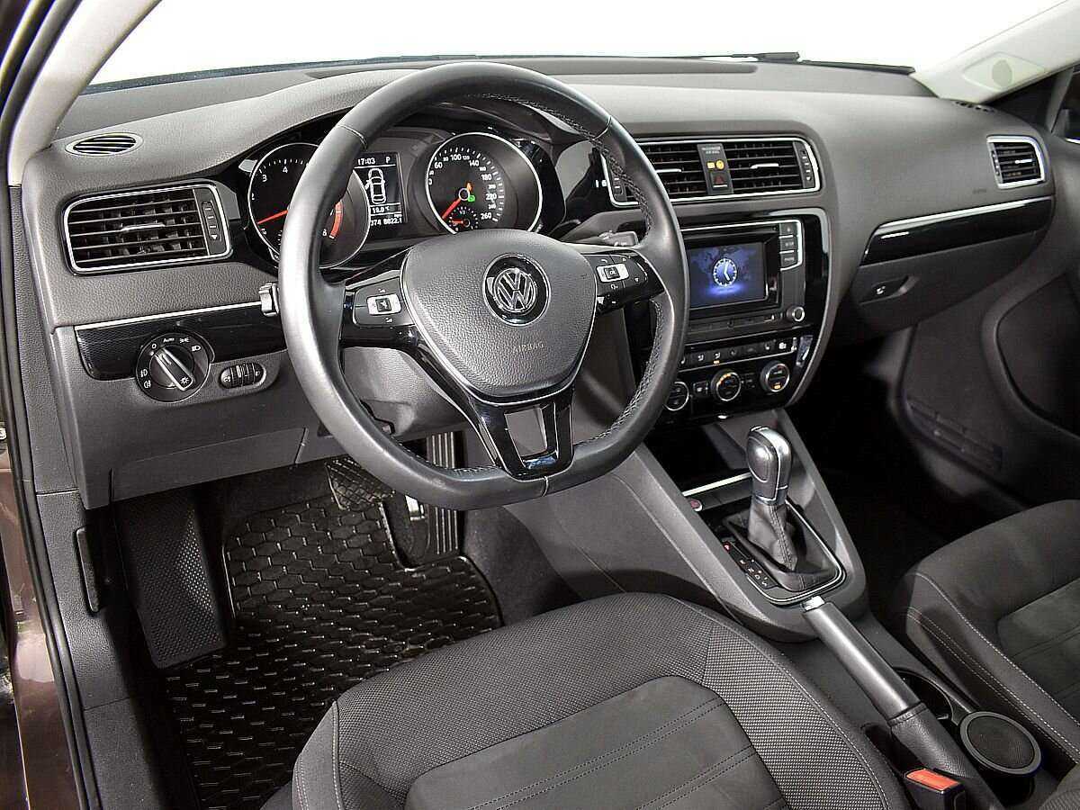 Volkswagen Jetta с пробегом — 2017 год. Фото: #5