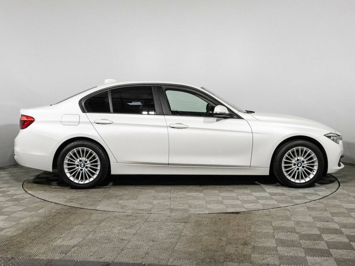 BMW 3 серии с пробегом — 2018 год. Фото: #3
