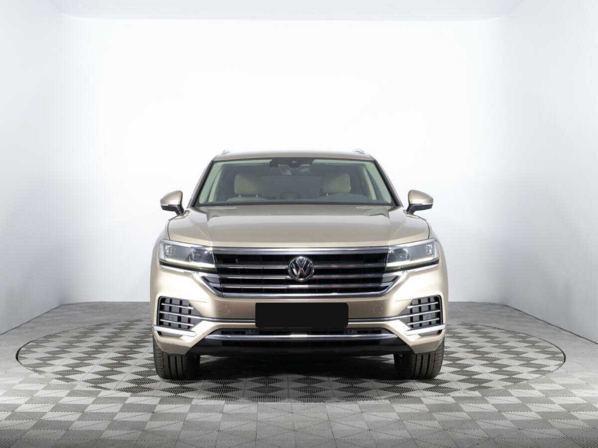 Volkswagen Touareg с пробегом — 2018 год. Фото: #1