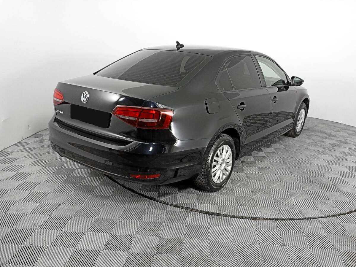 Volkswagen Jetta с пробегом — 2018 год. Фото: #3