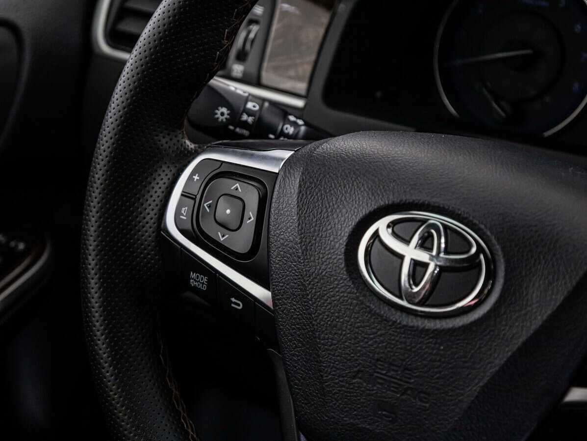 Toyota Camry с пробегом — 2017 год. Фото: #18