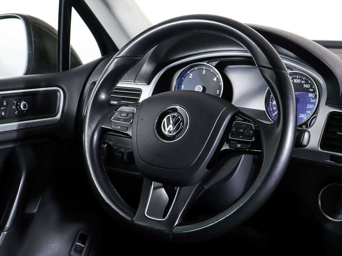 Volkswagen Touareg с пробегом — 2013 год. Фото: #14