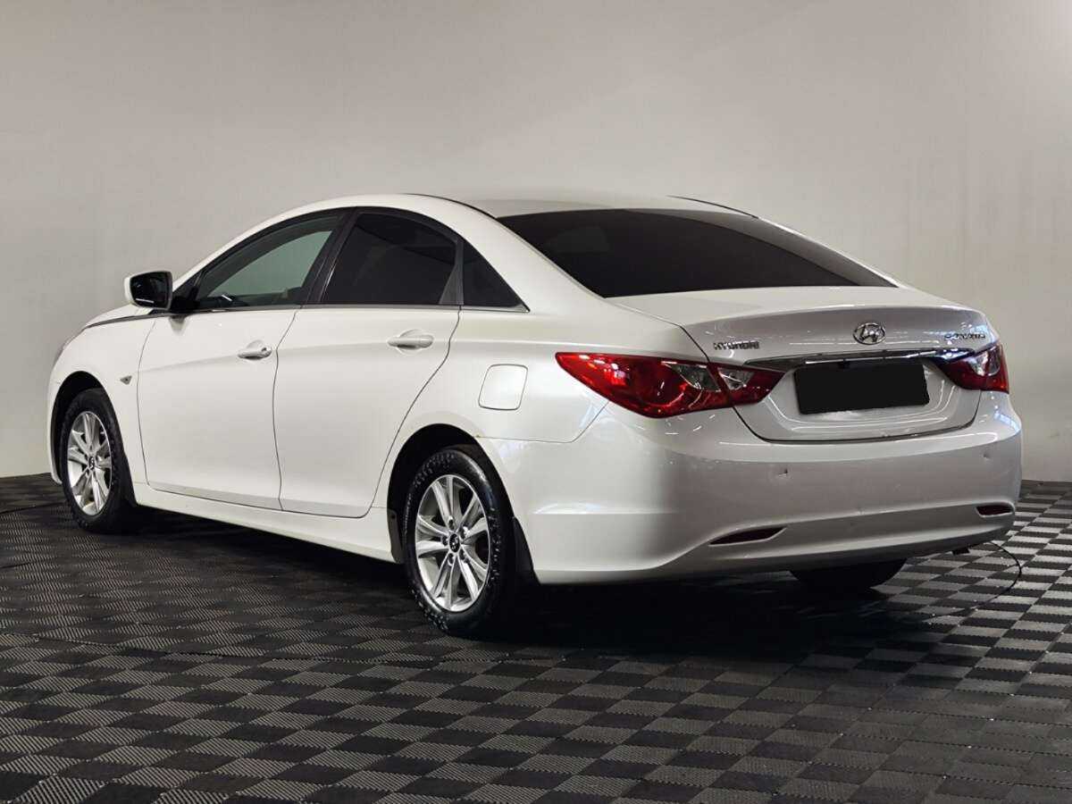 Hyundai Sonata с пробегом — 2011 год. Фото: #3