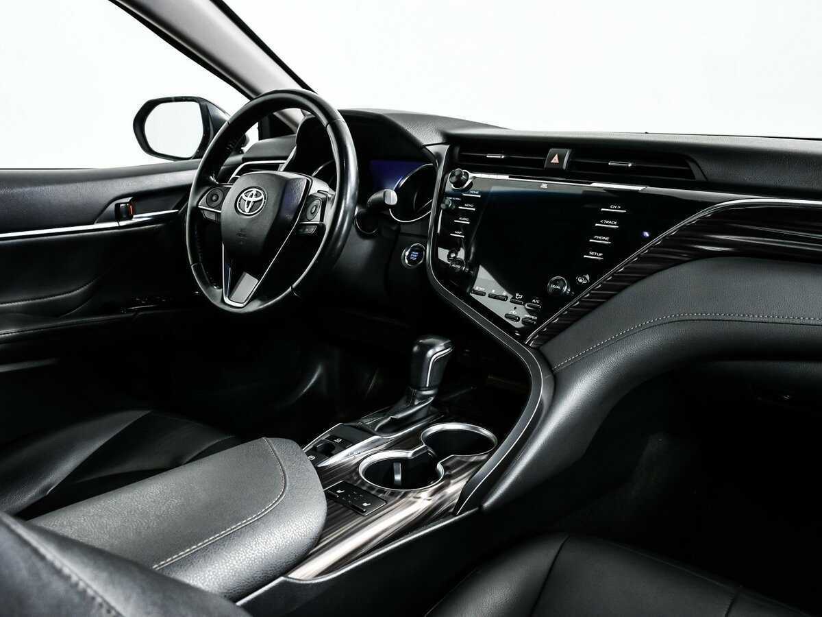Toyota Camry с пробегом — 2018 год. Фото: #7