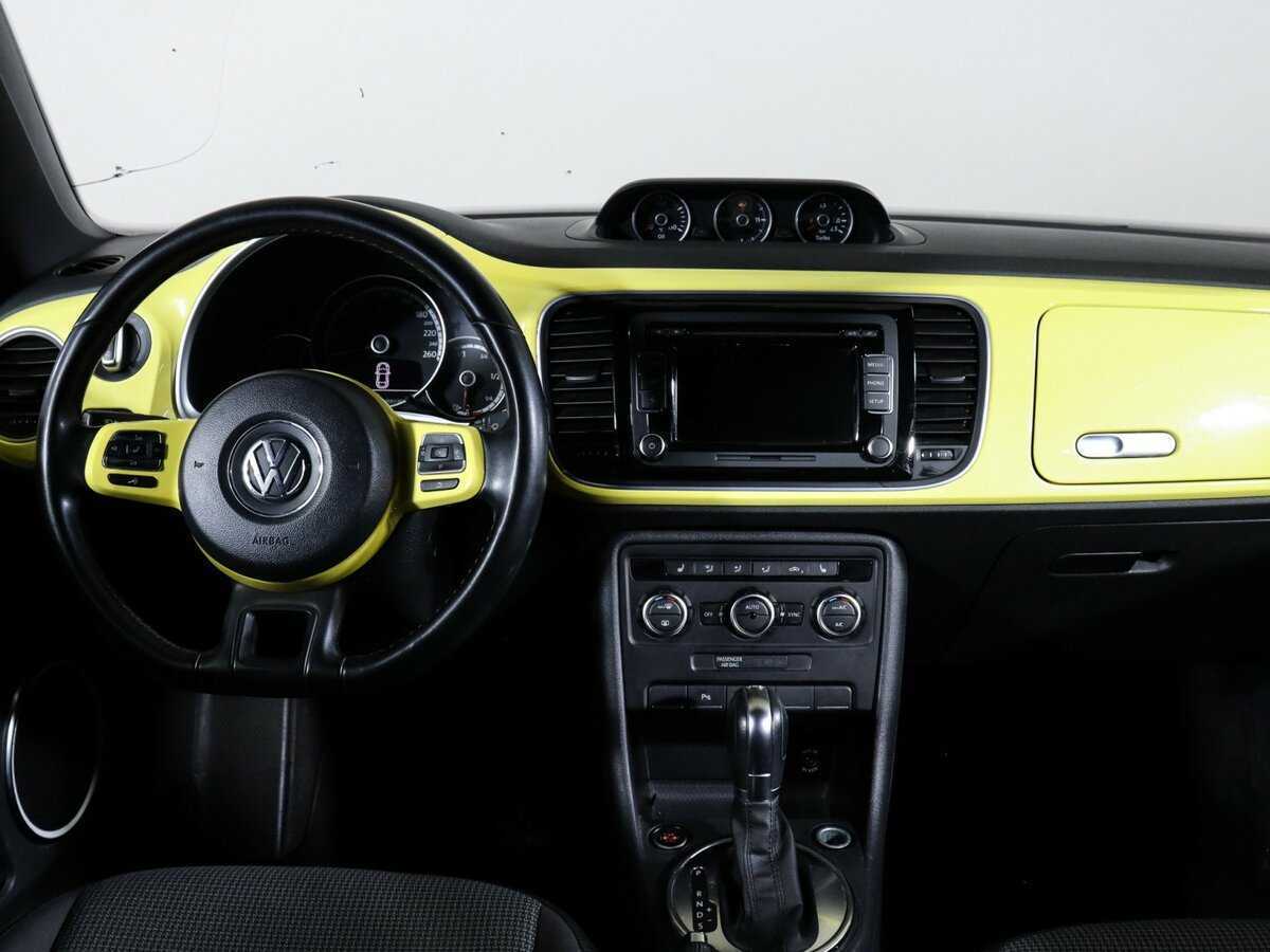 Volkswagen Beetle с пробегом — 2014 год. Фото: #11