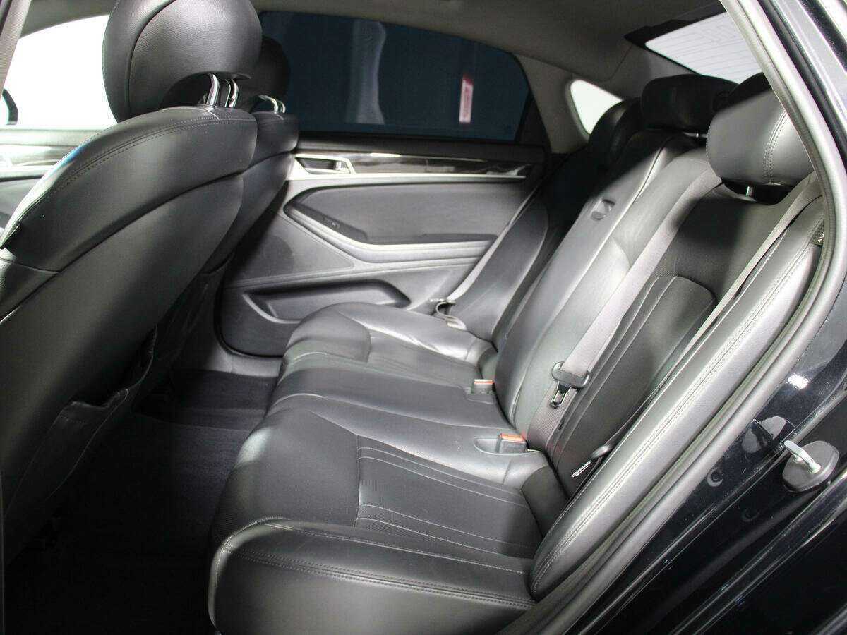 Hyundai Genesis с пробегом — 2014 год. Фото: #7