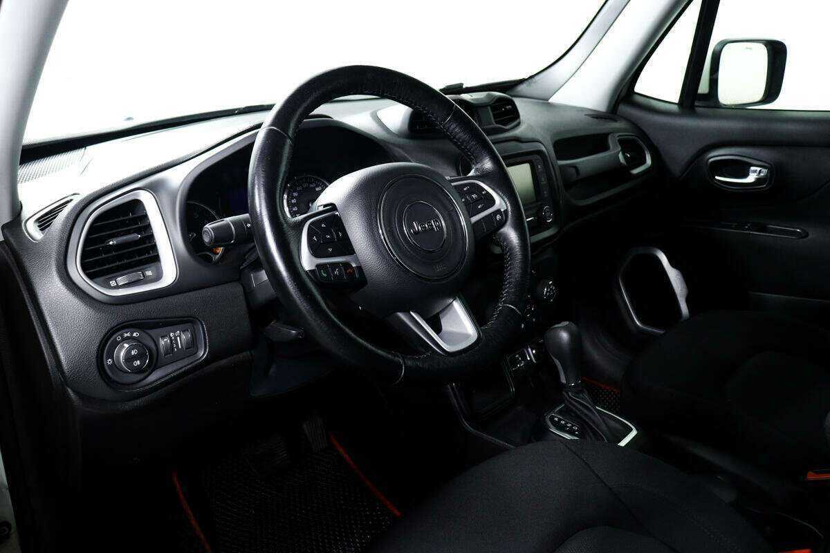 Jeep Renegade с пробегом — 2018 год. Фото: #12