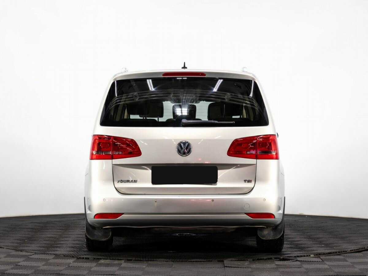 Volkswagen Touran с пробегом — 2013 год. Фото: #4