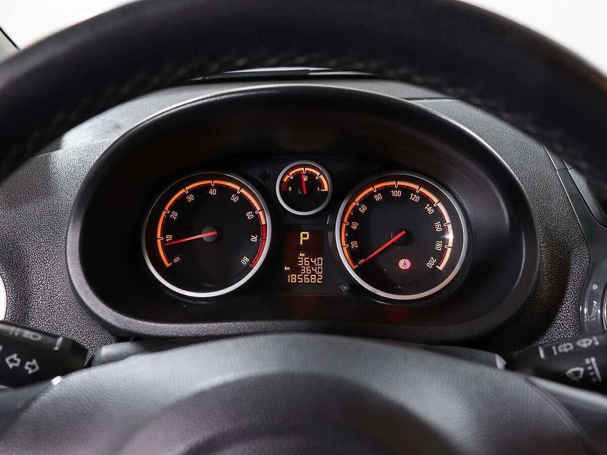 Opel Corsa с пробегом — 2011 год. Фото: #10
