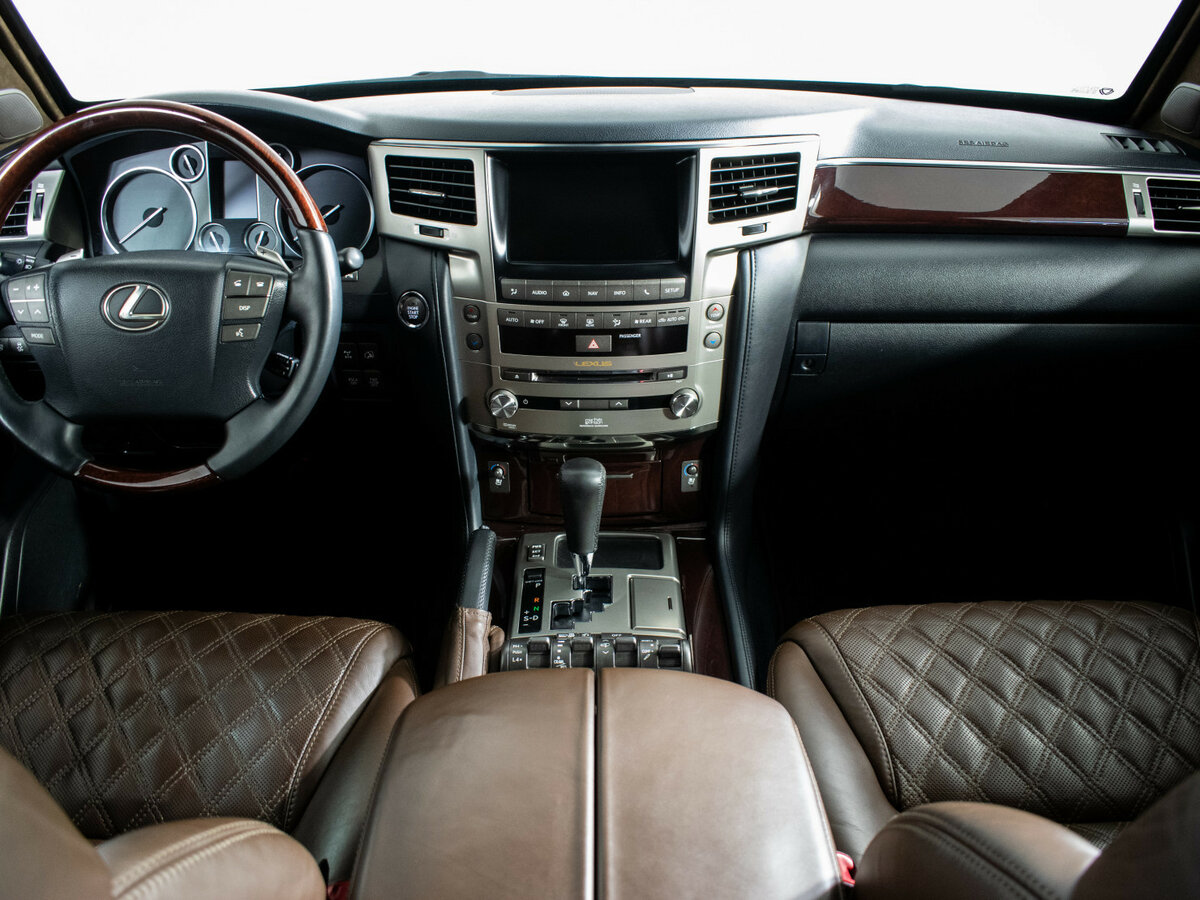 Lexus LX с пробегом — 2012 год. Фото: #11