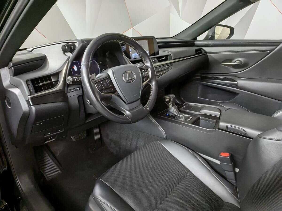 Lexus ES с пробегом — 2019 год. Фото: #13