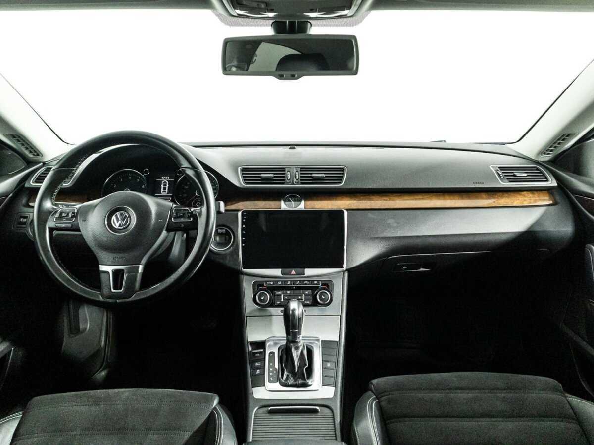 Volkswagen Passat CC с пробегом — 2011 год. Фото: #12