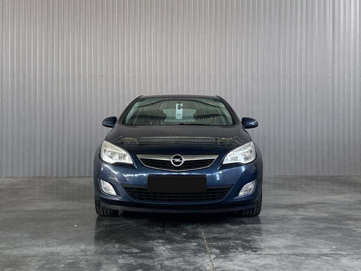 Opel Astra с пробегом — 2011 год. Фото: #1