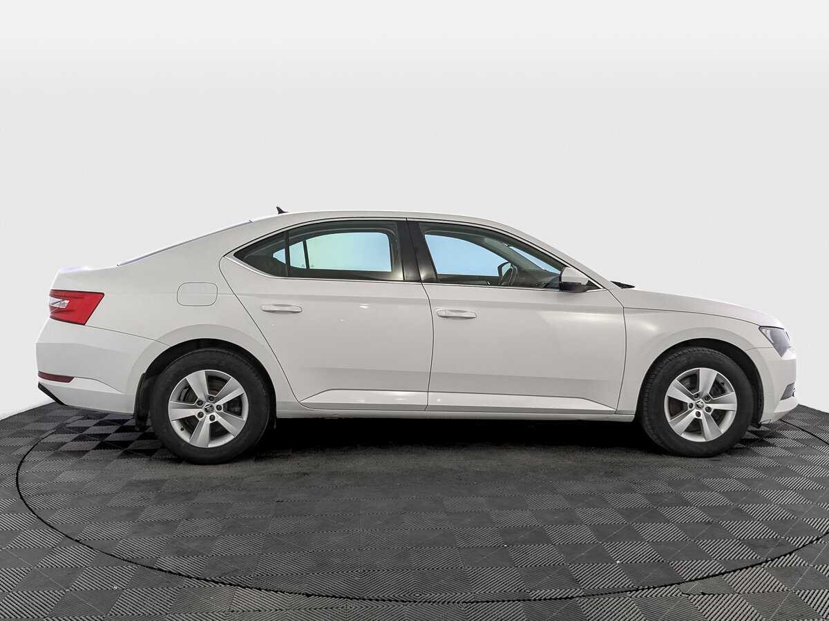 Skoda Superb с пробегом — 2017 год. Фото: #3