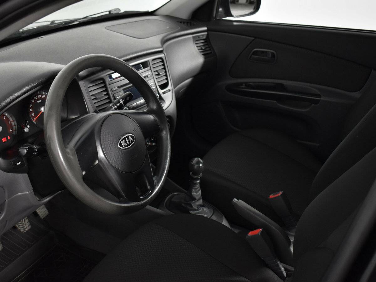 Kia Rio с пробегом — 2010 год. Фото: #8