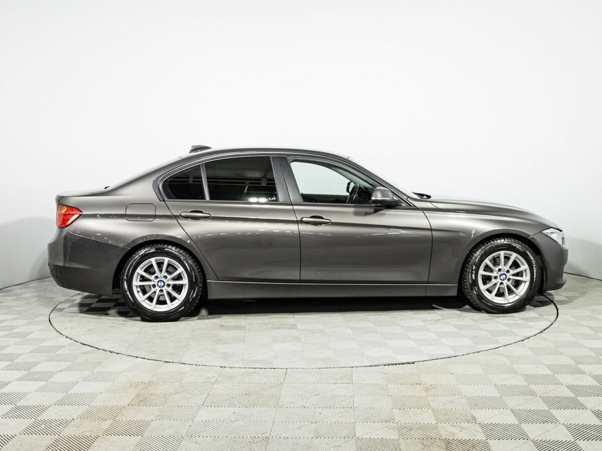 BMW 3 серии с пробегом — 2015 год. Фото: #3