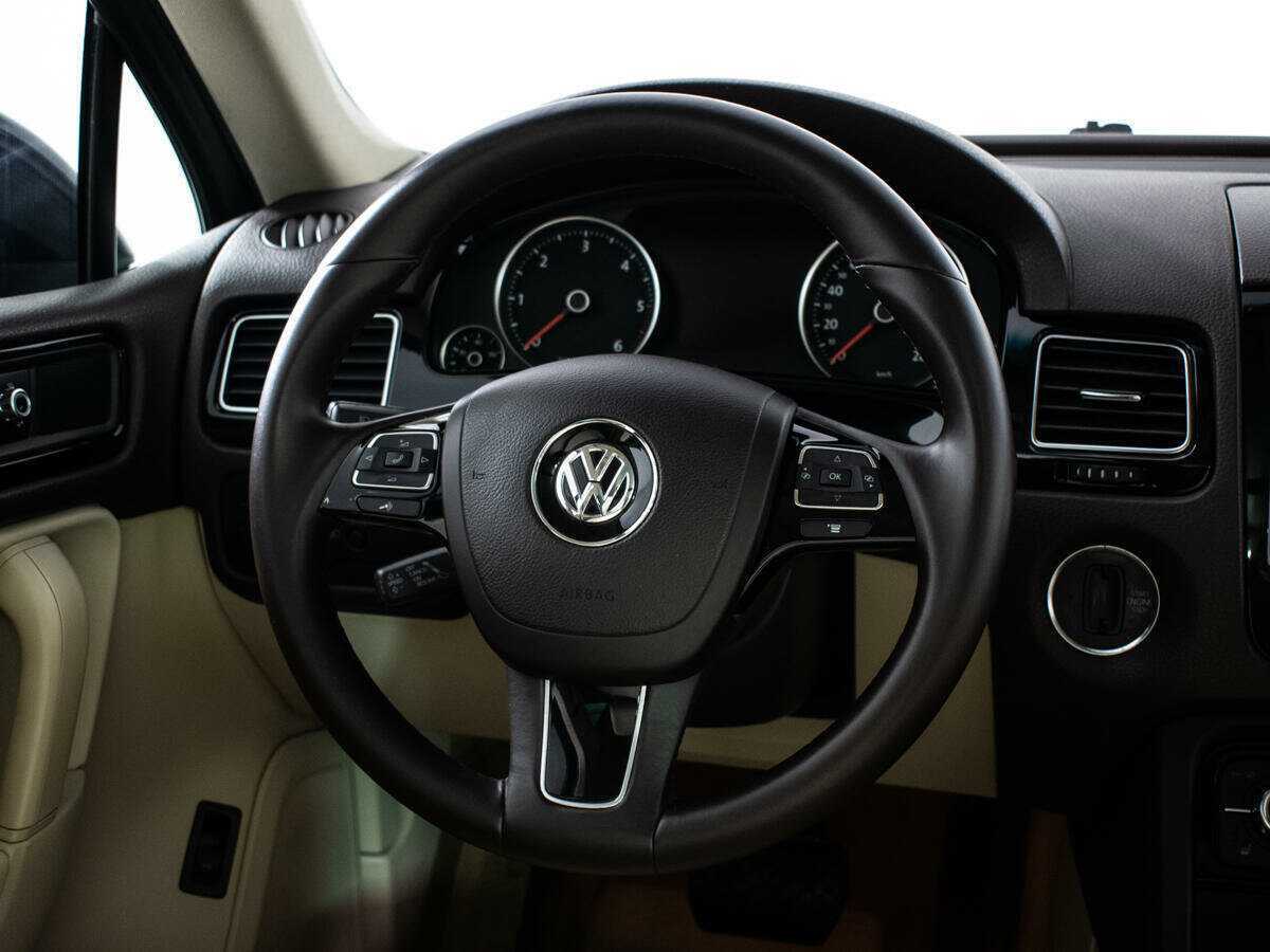 Volkswagen Touareg с пробегом — 2010 год. Фото: #11